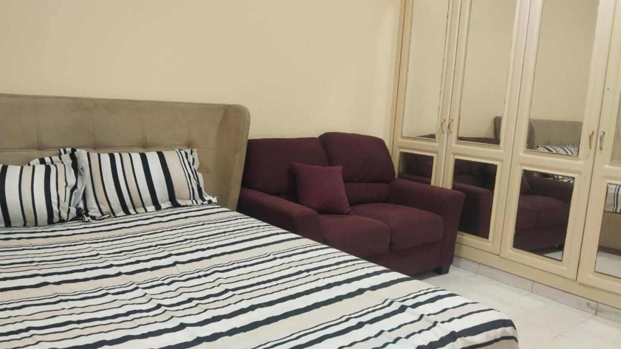 שארג'ה Holiday Home 2 Bedrooms Apartment For Family Only מראה חיצוני תמונה